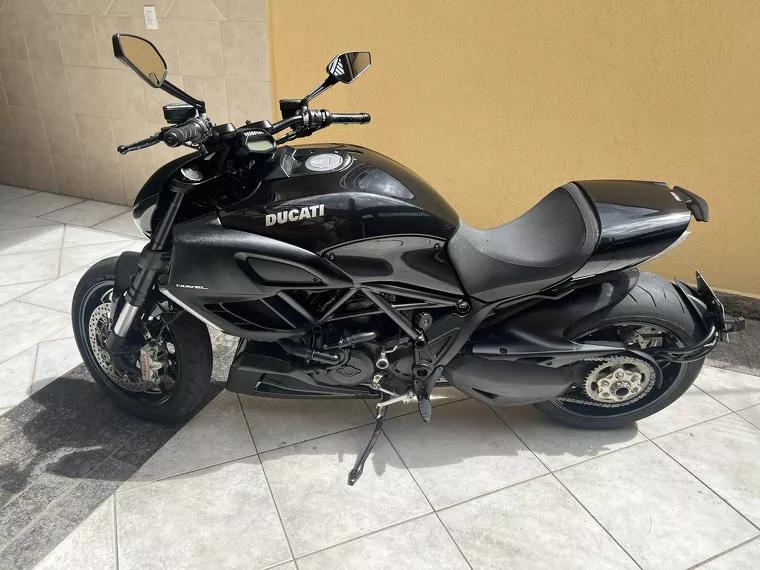 Ducati Diavel Preto 4