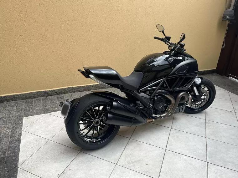 Ducati Diavel Preto 1