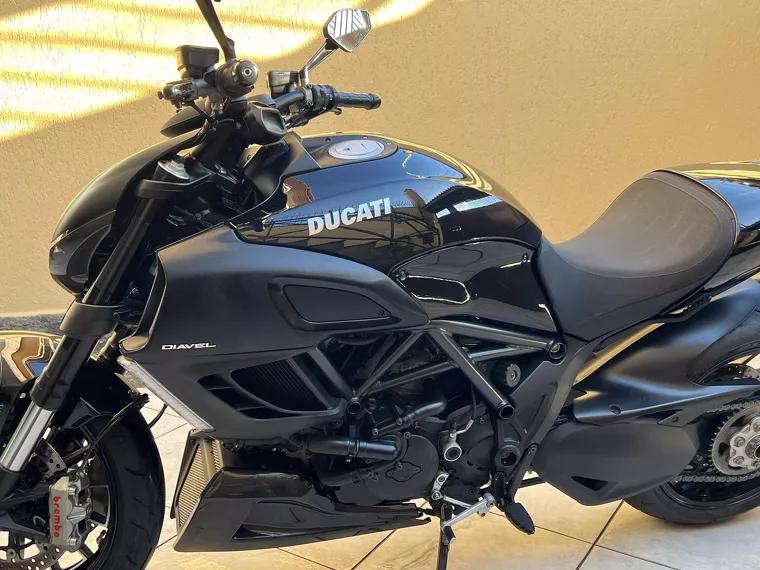 Ducati Diavel Preto 16