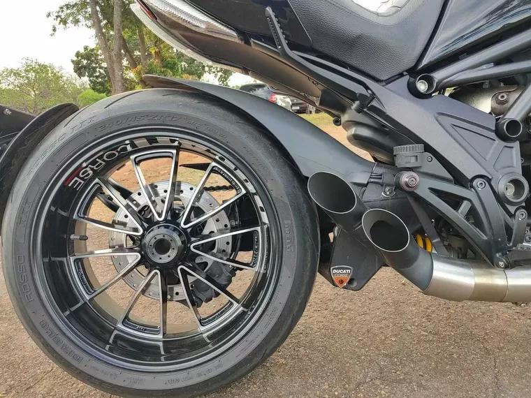 Ducati Diavel Preto 2