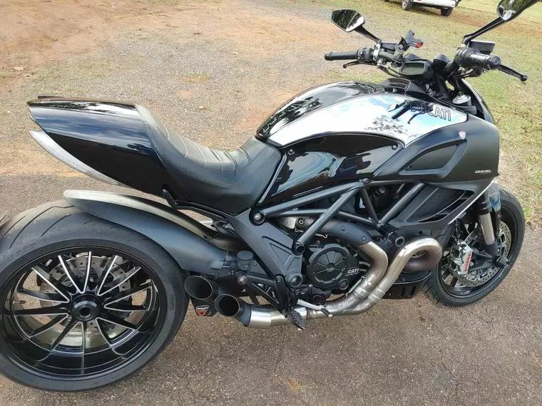 Ducati Diavel Preto 10