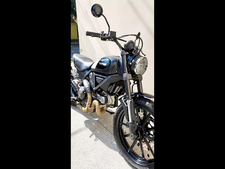 Ducati Scrambler Preto 5