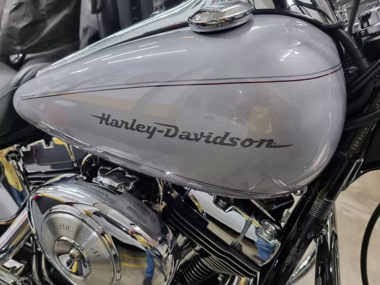 Harley-Davidson Deuce Prata 9