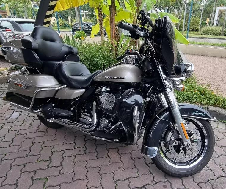 Harley-Davidson Ultra Limited Prata 6