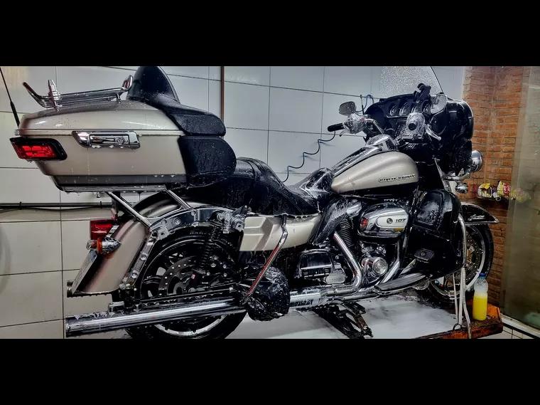 Harley-Davidson Ultra Limited Prata 10