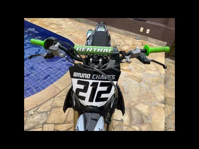 Kawasaki KX Preto 7