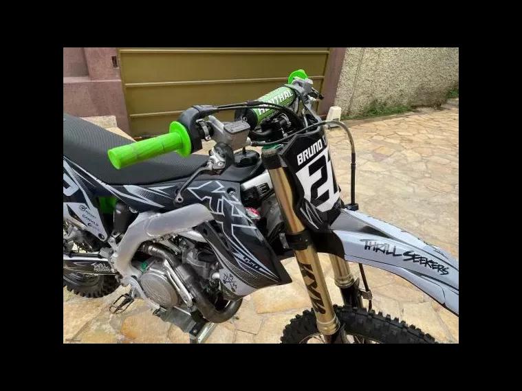 Kawasaki KX Preto 10