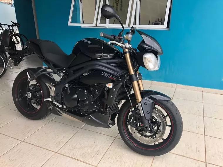 Triumph Speed Triple Preto 1