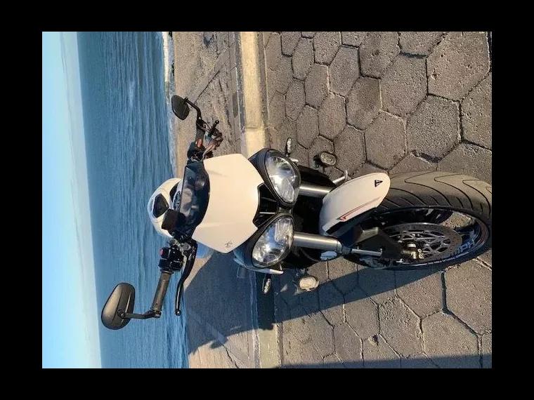 Triumph Street Triple Branco 3