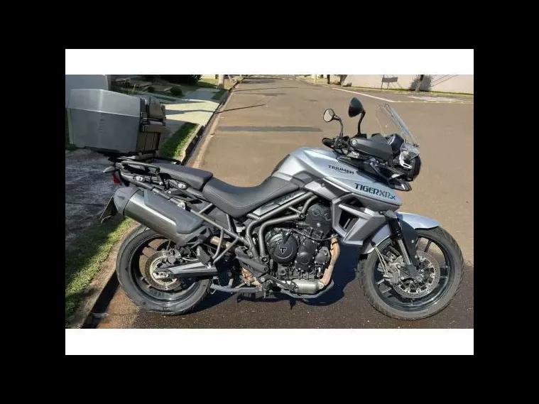 Triumph Tiger 800 Prata 1